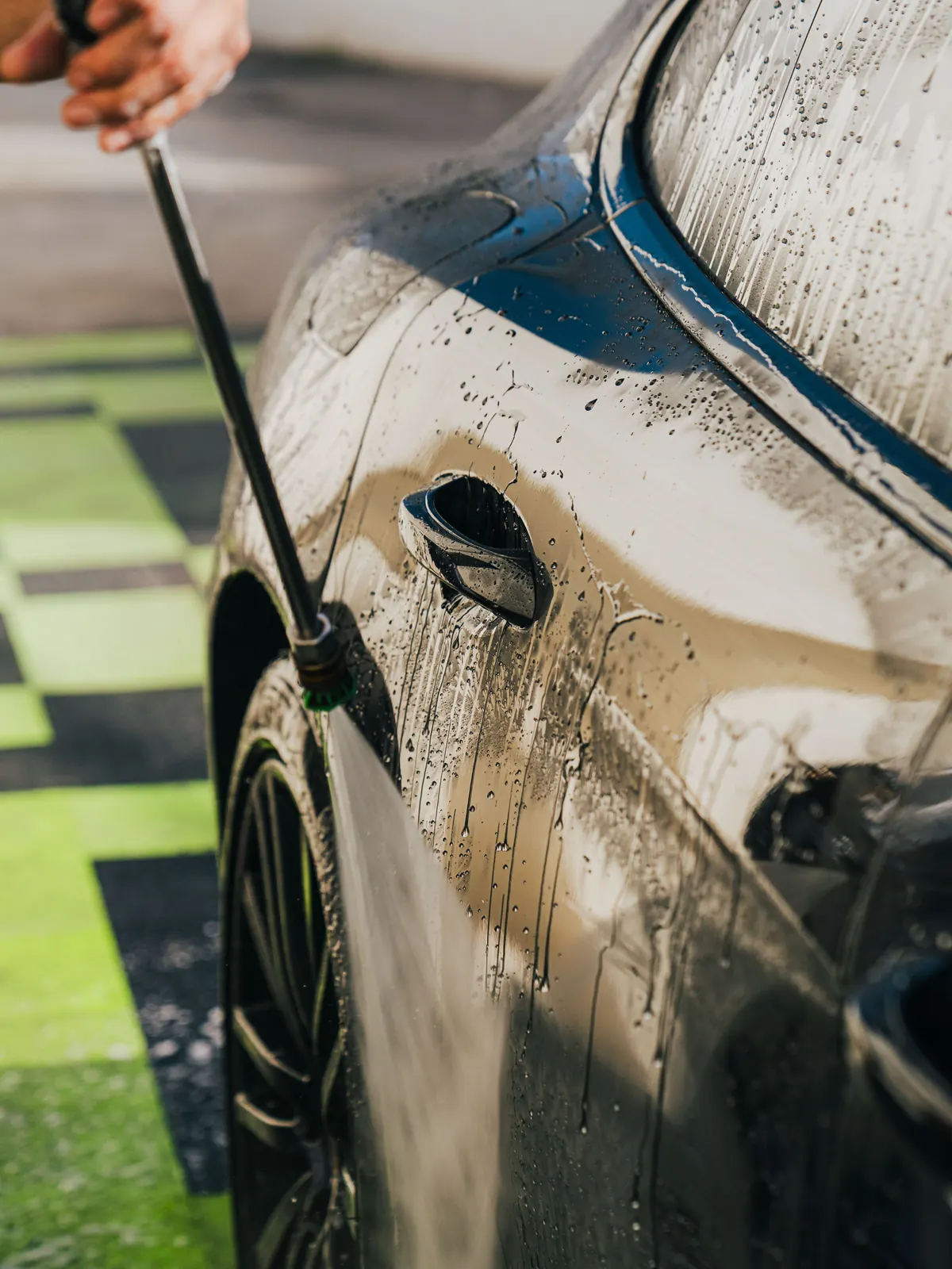Rinse during a maintenance wash at Ecophant Auto